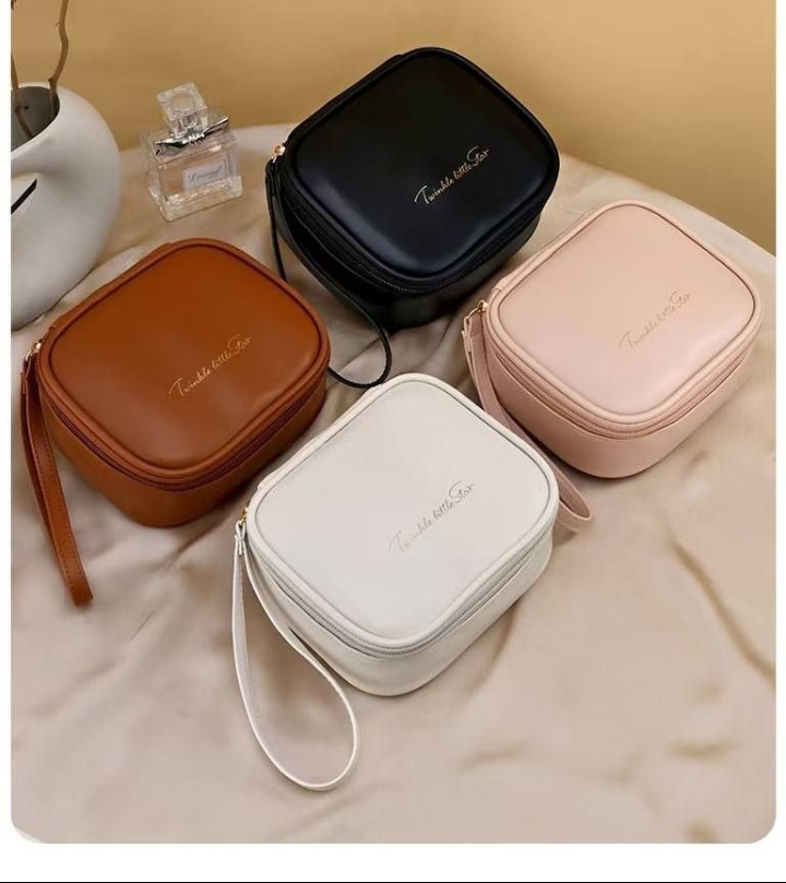 «کیف زنانه مربعی مدل Travel with Sun | شیک، سبک و مناسب سفر و روزمره – رنگ‌بندی متنوع و طراحی لوکس